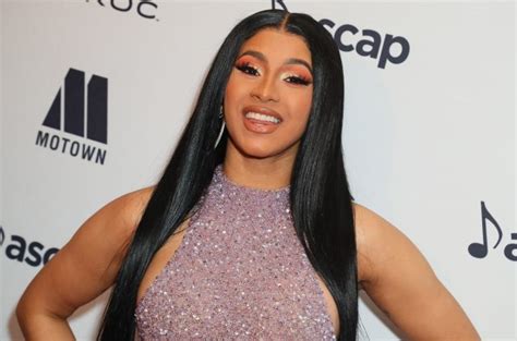 cardi b wiki feet|Cardi B Wiki, Age, Height, Husband, Family,。